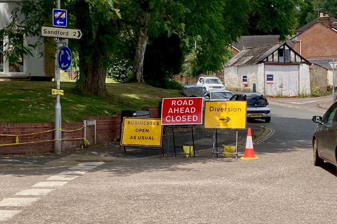 Road closed signs causing confusion in Crediton creditoncourier